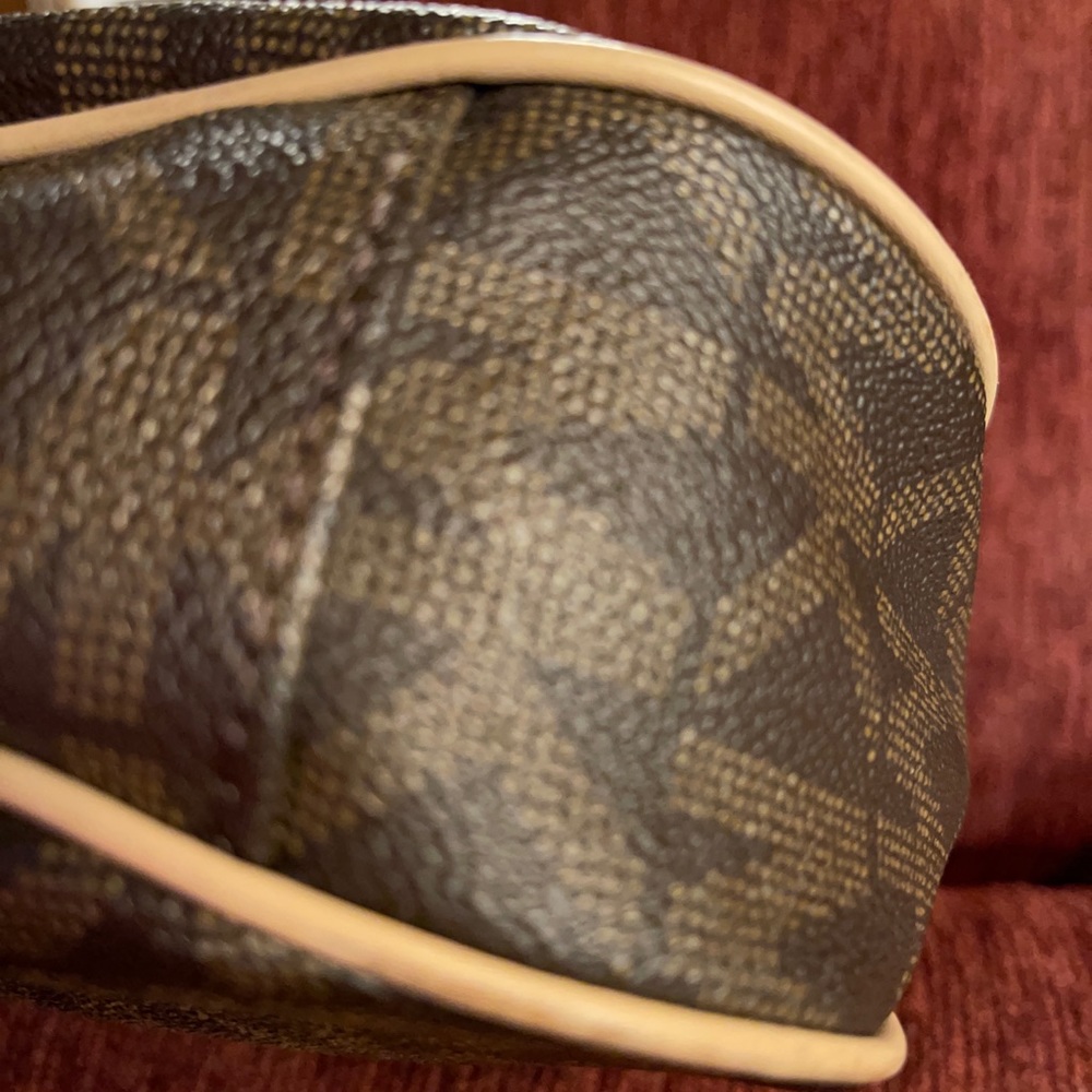 Authentic Michael Kors Handbag - image 6